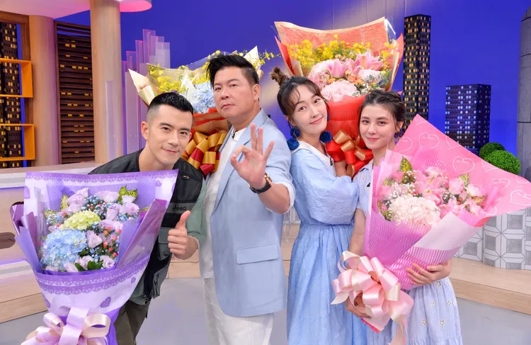 《一袋女王》主持群宇珊（右起）、巴鈺、曾國城、紀言愷在最終集跟觀眾道別。衛視中文台提供