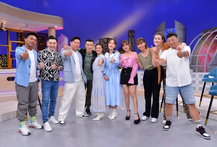 《一袋女王》最終集場面歡樂又感動。馬力歐（右起）、宋哥、李懿、夏宇童、巴鈺、宇珊、紀言愷、曾國城、李明川、撒基努。衛視中文台提供
