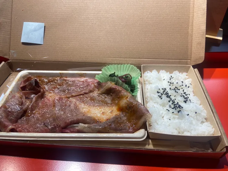 DON DON DONKI CITYLINK南港店獨家推出現點現做的和牛便當。陳揚盛攝