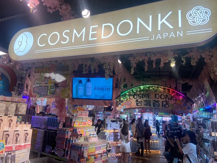 台灣首次開設日系美妝專區。陳揚盛攝