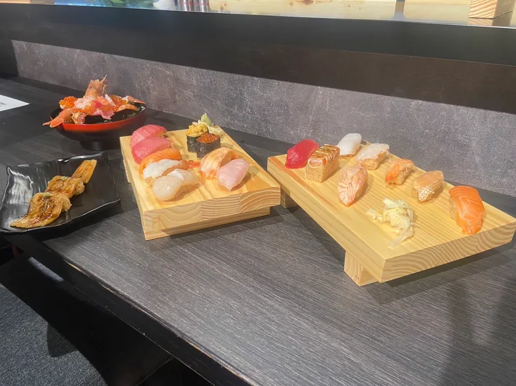 DON DON DONKI經營的壽司店，以新鮮食材和特製紅醋壽司飯引以為傲的「鮮選壽司」首次登陸台灣。陳揚盛攝