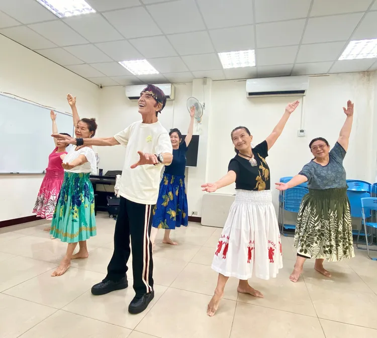 林沖開唱前賣力彩排。經紀人提供