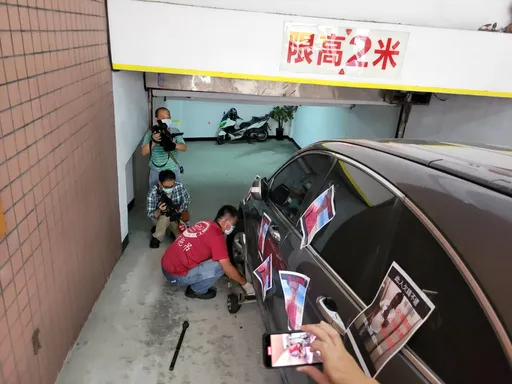 討債奇觀!車擋社區車道逼出面逾60小時 管委會出招了