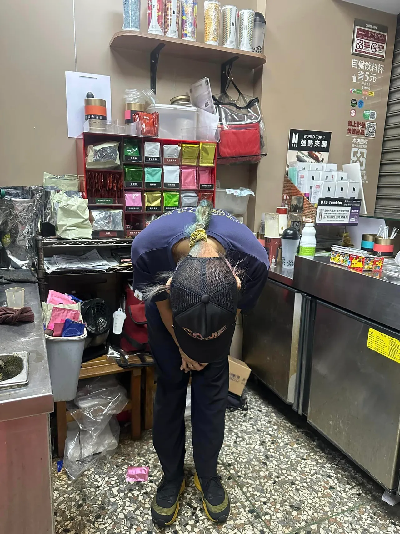 這家茶飲店老闆娘PO文坦言,「真的嚇到了,我跟先生真的完全不知道這款遊戲會造成如此大的效應」。翻攝臉書社團「彰化人大小事」