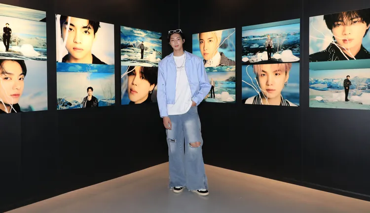 金雲逛展看見偶像們的心路歷程頗有感觸。寬宏藝術提供