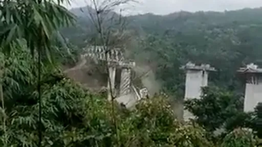 跨峽谷鐵路橋坍塌至少17死 印度警指還有多人失蹤