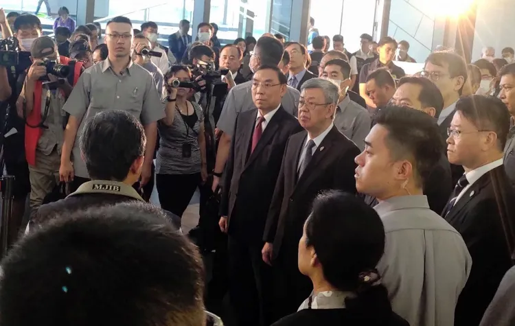 調查局今上午舉行「台美緝毒合作查獲毒品卡痛轉口案記者會」。調查局提供