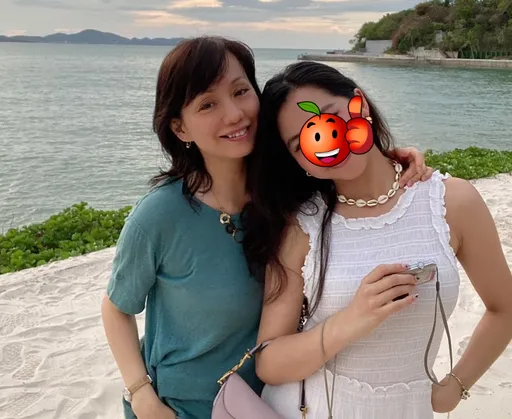 還記得「中國娃娃」?女星57歲凍齡保鮮 曝女兒美照超神基因