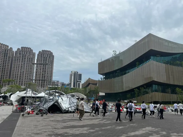 市府經發局正在與廠商協調善後。翻攝自黃瓊慧臉書
