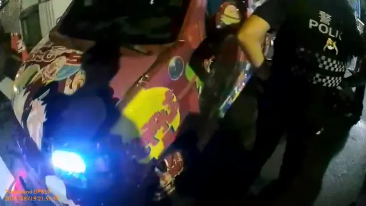 警方到場處理，確認是惡作劇，但發現該車車牌早已註銷。民眾提供