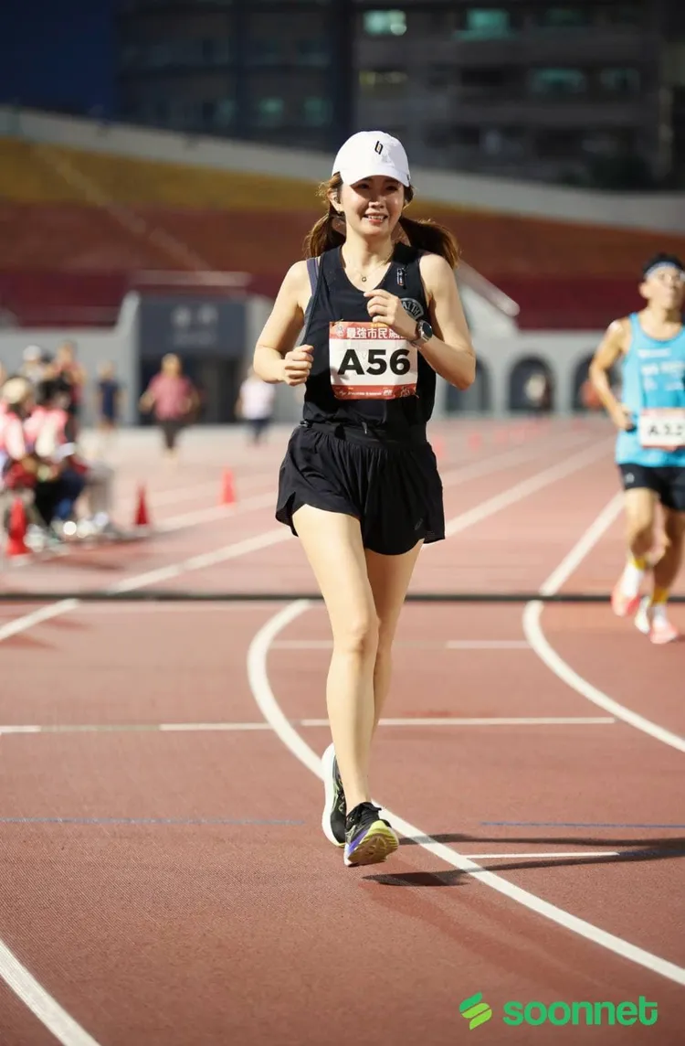 謝忻近來迷上馬拉松。翻攝自謝忻臉書