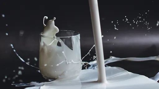 房仲偷喝賣家1口牛奶「代價50萬元」 亂翻冰箱GG了!重罰還被炒魷魚