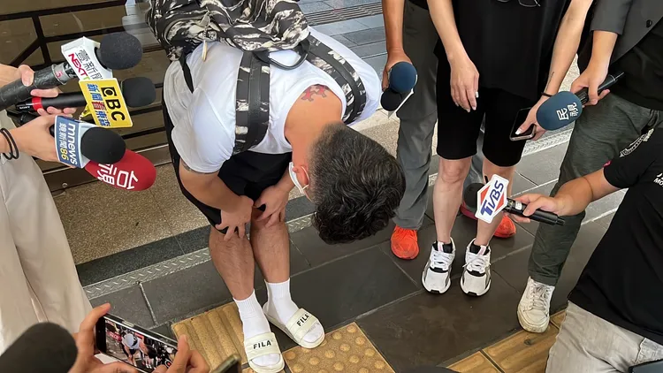 馬國畢道歉鞠躬15秒。陳彩玲攝