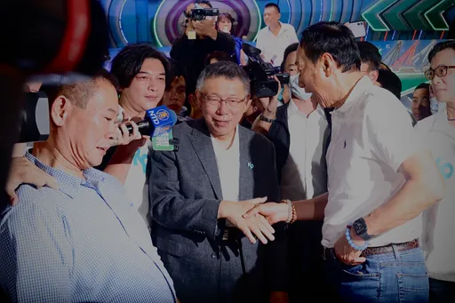 郭台銘遭指硬蹭柯文哲好委屈 還原「枯等25分鐘」經過