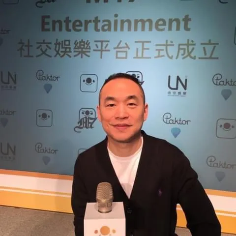 黃立成近日被拍到跟嫩模一同返家。翻攝黃立成臉書