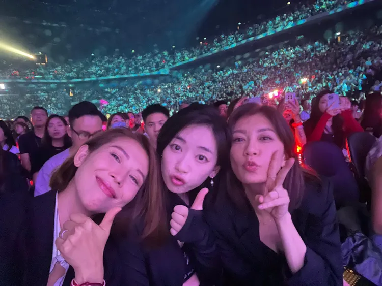 賈靜雯（右起）、劉雅瑟、蔡少芬因為《乘風2023》建立好交情。翻攝賈靜雯臉書