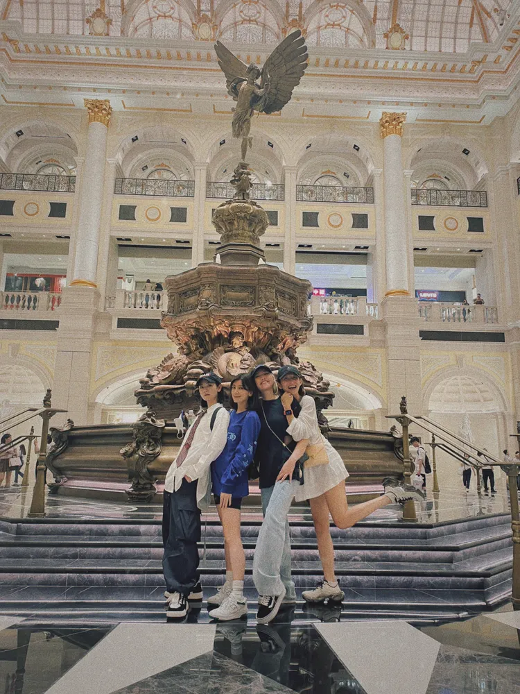 蔡少芬（右起）、A-Lin、賈靜雯、劉雅瑟在澳門玩兩天一夜。翻攝劉雅瑟微博