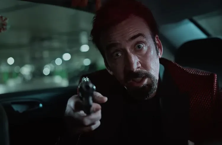 尼可拉斯凱吉片中飾演詭異的不速之客，持槍挾持駕駛。車庫娛樂提供