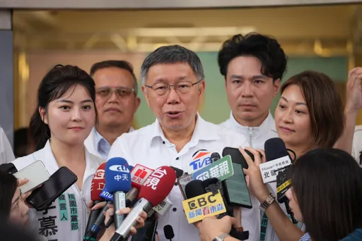 柯文哲被造假音檔批賴清德　民眾黨提告！急奔調查局做筆錄