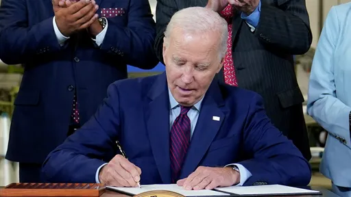 拜登簽字!白宮限制投資中國敏感科技 確保軍事創新重要技術安全