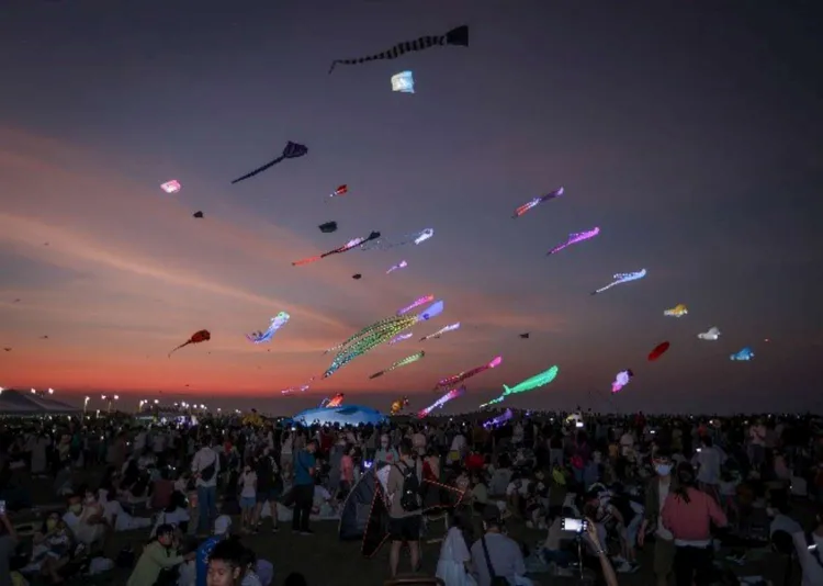 晚間的夜光風箏。新竹市府提供