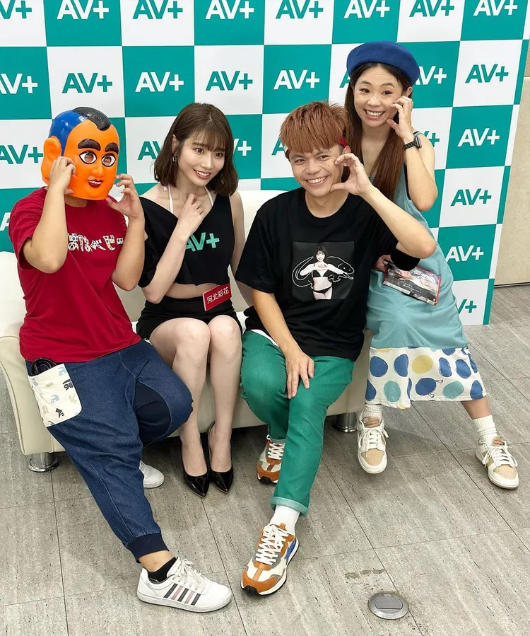 二伯（右1）昨也到現場與AV天后同框。翻攝二伯IG限動