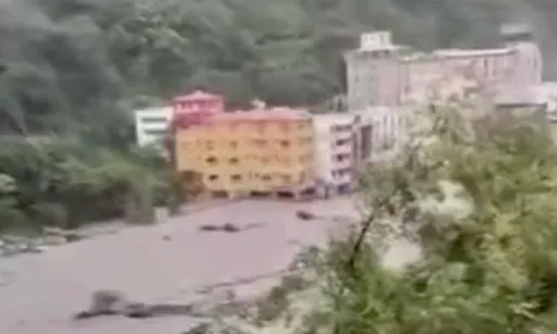 惨况曝光!恶水淹庐山冲毁联外道路 居民求救「里面有糖尿病患者、小孩」
