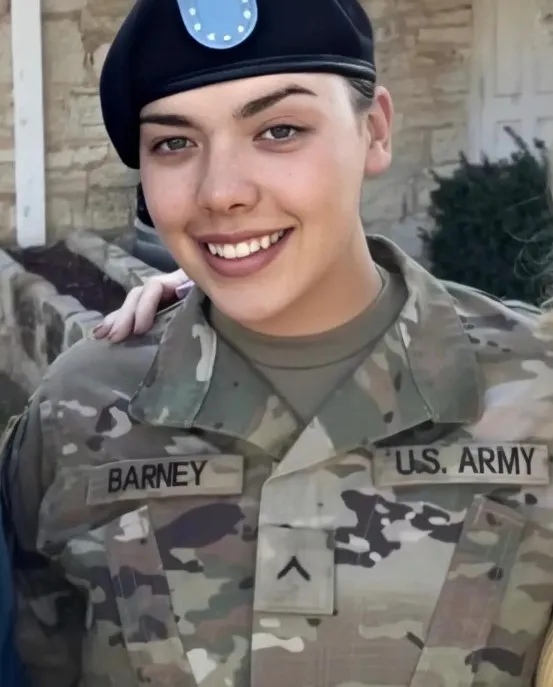 老婆莎莉亞為了老公請調到阿拉斯加擔任軍中護理人員。翻攝臉書/ Zarrius Hildabrand