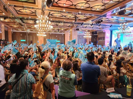 民眾黨4周年黨慶今登場!母雞帶小雞造勢 柯文哲原味物件競價拍賣