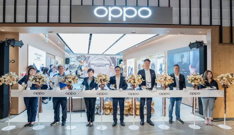 為歡慶台北三創旗艦店開幕當日廣邀眾多業界先進和夥伴出席參與剪綵儀式。OPPO提供