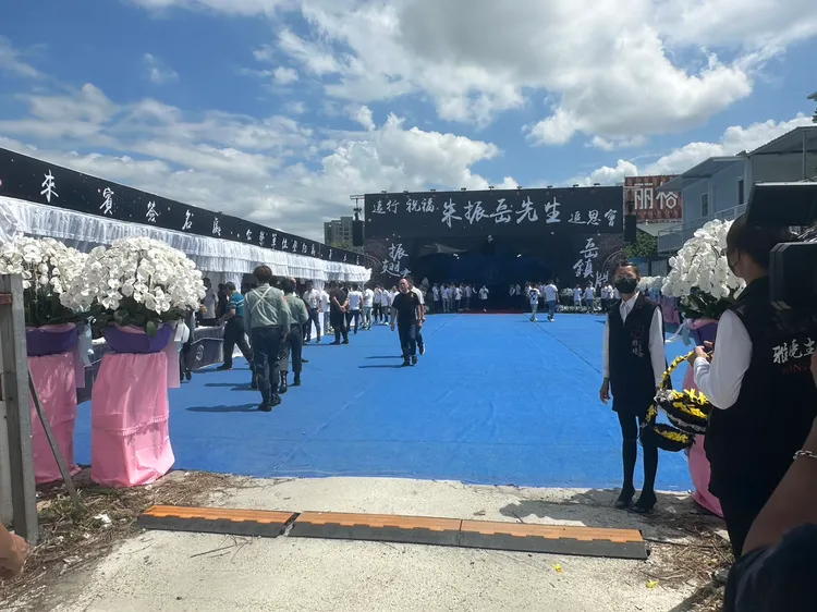 告別式場面盛大。民眾提供