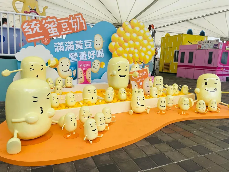 兒童新樂園滿滿蜜豆人玩翻暑假。統一蜜豆奶提供