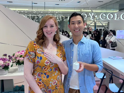 JOY COLORi未來鑽石新光三越A8新店開幕　邀請劉沛擔任一日店長　「尋找仙度瑞拉！」贈10萬鑽戒