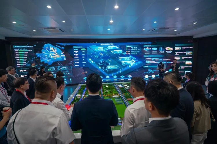 蔣萬安參觀上海環境交易所。翻攝蔣萬安臉書