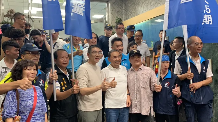 晚間侯友宜與市長謝國樑一同參加中元祭活動。葉先鵬攝