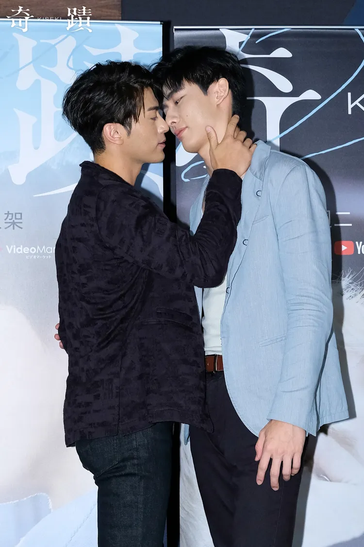 徐愷（左）、林毓桐現場飄府味。八大提供