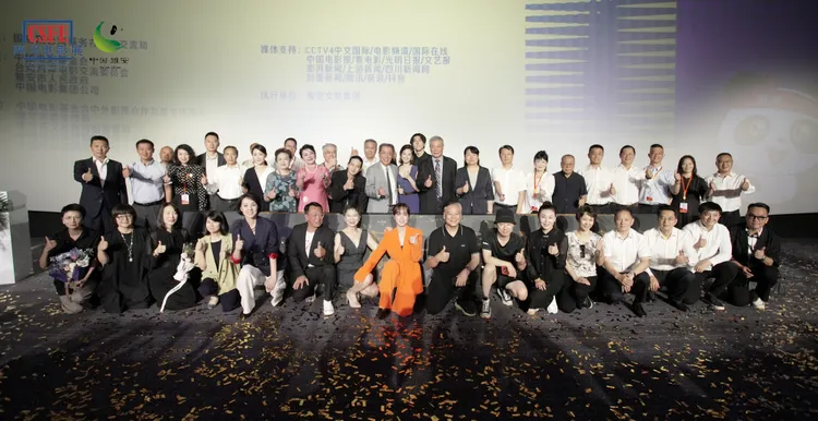 開幕式大合影。兩岸電影展提供