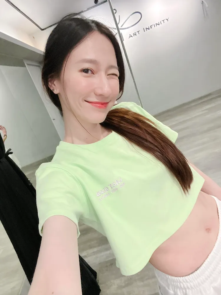 38歲葉羿君肌膚透亮，體態纖瘦姣好。翻攝自葉羿君臉書