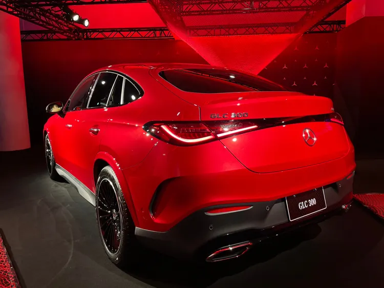 車尾部分除了更為外顯的尾翼，亦透過全新雙片分離式設計的尾燈，結合特殊立體結構的燈組與燈光動畫，讓科技氛圍更強烈。林浩昇攝