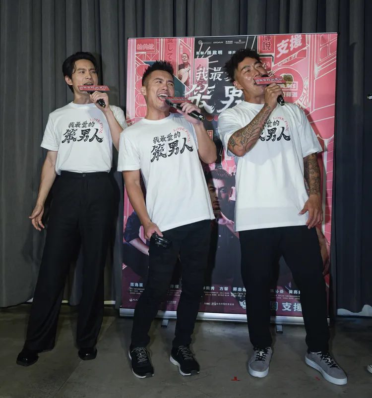 郭泓志（右起）攜手范逸臣、姚淳耀獻唱電影主題曲。CATCHPLAY提供