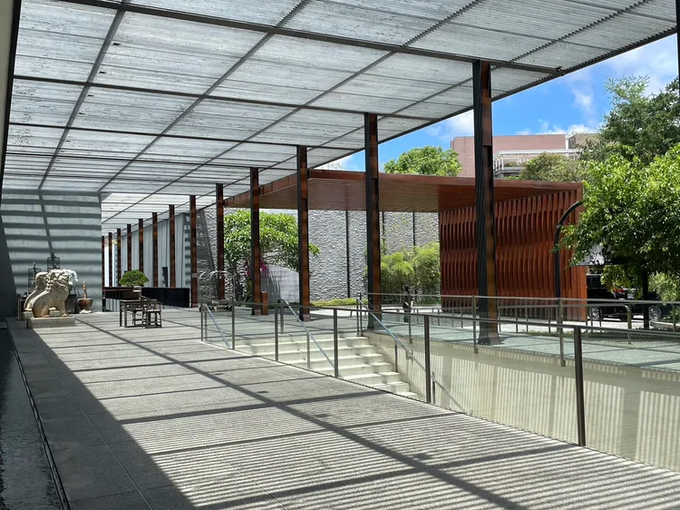 日月潭涵碧樓湖景套房，月色、湖色盡入眼簾。日月潭涵碧樓酒店提供