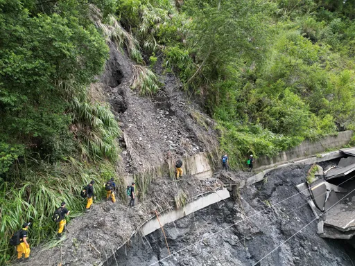 特搜隊也進不去!南投清境民宿9人仍受困 廬山21人繩索拖拉脫困