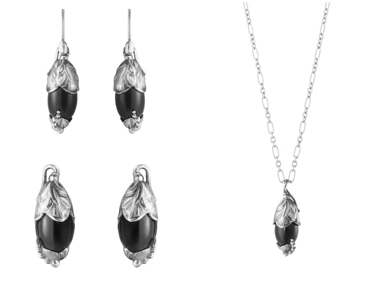 2024 Heritage純銀鑲黑瑪瑙項鍊、耳環、夾式耳環，各9700元。品牌提供