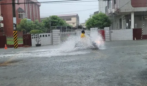 双北、桃园和台南1级淹水警戒　19县市豪大雨！雨炸全台