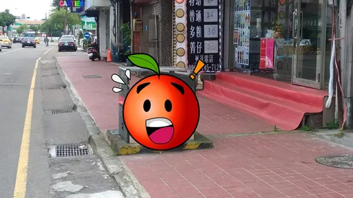 人行道驚見詭異「透明變電箱」 擋凶煞?台電查出來了