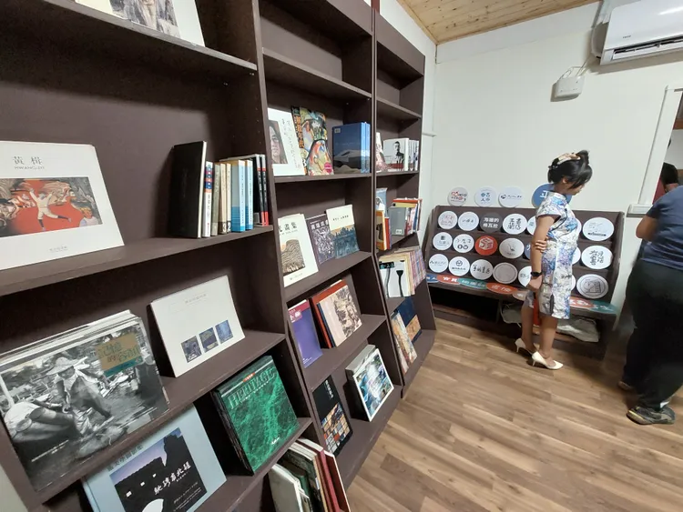 「玉蘭書店」是一家藝術主題書店。凃建豐攝