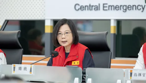 卡努颱風發威!蔡英文視導災害應變中心 籲國人勿登山溯溪、觀浪、海釣