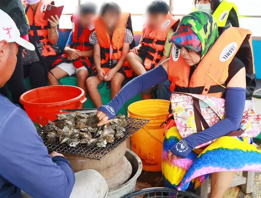 台南336位弱勢兒少好幸福!免費體驗乘漁筏、遊潟湖 農業局拋磚引玉盼社會共好