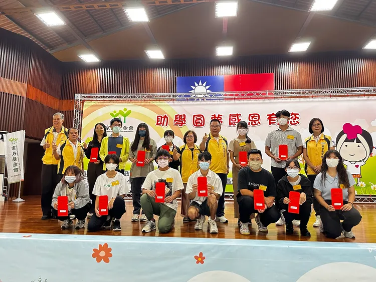 北台南家扶頒發助學金。北台南家扶提供