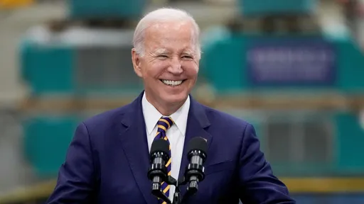 不談川普面臨刑事訴訟　拜登聚焦宣揚經濟政績